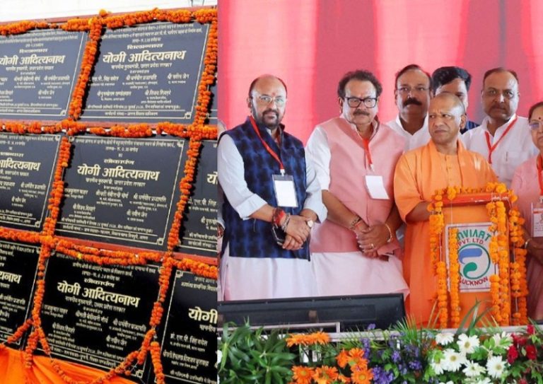 उप्र : सीएम योगी ने आगरा में 342 करोड़ रूपए से अधिक लागत की 53 विकास परियोजनाओं का लोकार्पण व शिलान्यास किया