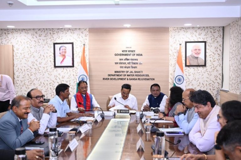 नई दिल्ली : केंद्रीय जल शक्ति मंत्री सीआर पाटिल की अध्यक्षता में महानदी जल विवाद के स्थायी समाधान की दिशा में बैठक हुई