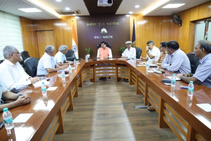 भोपाल : सीएम डॉ. मोहन यादव ने पुलिस मुख्यालय का आकस्मिक दौरा कर कानून व्यवस्था की समीक्षा की भोपाल : सीएम डॉ. मोहन यादव ने पुलिस मुख्यालय का आकस्मिक दौरा कर कानून व्यवस्था की समीक्षा की
