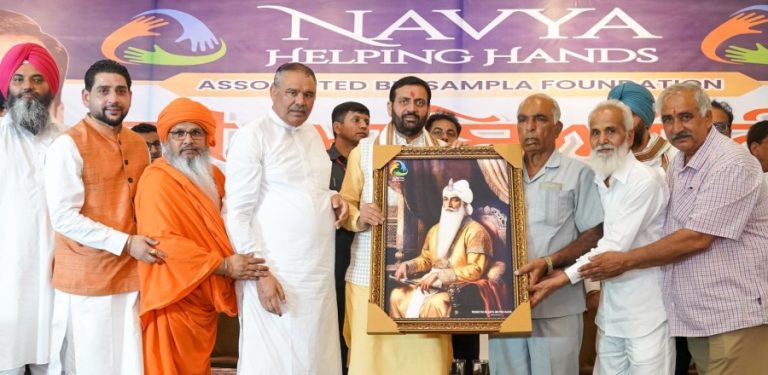 सीएम नायब सिंह सैनी फगवाड़ा में ‘सांपला फाउंडेशन’ द्वारा आयोजित रक्तदान शिविर में हुए शामिल, एंबुलेंस सेवा का लोकार्पण किया