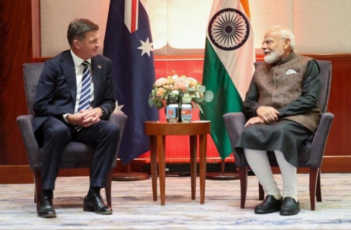 पीएम मोदी ने ऑस्ट्रेलिया में विपक्ष के नेता और सांसद एंगस टेलर से की मुलाकात पीएम मोदी ने ऑस्ट्रेलिया में विपक्ष के नेता और सांसद एंगस टेलर से की मुलाकात