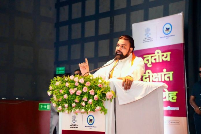 पटना : सीएम सम्राट चौधरी ने बिहार अभियंत्रण विश्वविद्यालय के तृतीय दीक्षांत समारोह में विद्यार्थियों, शिक्षकों एवं शिक्षाविदों को किया संबोधित पटना : सीएम सम्राट चौधरी ने बिहार अभियंत्रण विश्वविद्यालय के तृतीय दीक्षांत समारोह में विद्यार्थियों, शिक्षकों एवं शिक्षाविदों को किया संबोधित