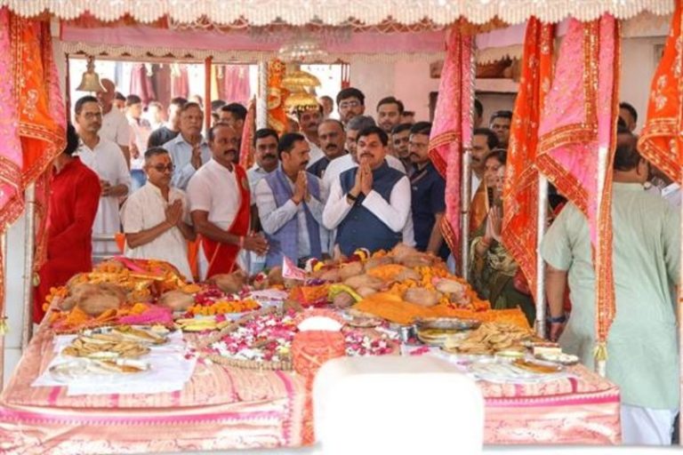 बाहरी आडंबरों से अलग है दादाजी धूनीवाले धाम, जहां आध्यात्मिक शक्ति का होता है अनुभव : सीएम डॉ. मोहन यादव
