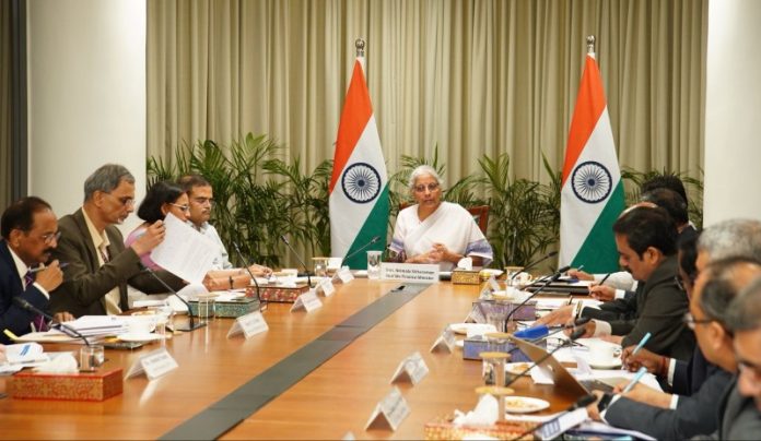 केंद्रीय वित्त मंत्री निर्मला सीतारमण ने एफसीएनआर(बी), ईसीबी और ओएफसीबी स्वैप पहलों पर बैंकों के एमडी और सीईओ के साथ बातचीत की