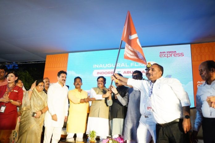 मप्र : सीएम यादव ने इंदौर से आबू धाबी के लिए प्रदेश की पहली मध्यप्रदेश नागरिक विमानन नीति से वित्त पोषित अंतर्राष्ट्रीय हवाई सेवा का शुभारंभ किया