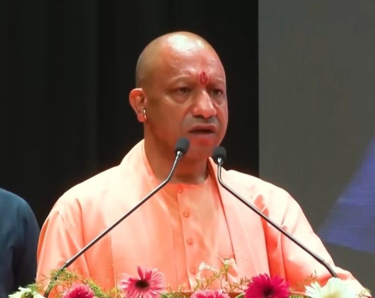 उप्र : सीएम योगी आज गोरखपुर में 995 करोड़ रूपए से अधिक लागत की 14 विकास परियोजनाओं का लोकार्पण-शिलान्यास करेंगे