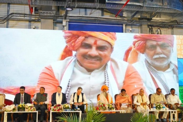 सीएम डॉ. मोहन यादव ने उज्जैन की विक्रम उद्योगपुरी में 'पेप्सिको फ्लेवर कंसंट्रेट निर्माण संयंत्र' का राजगढ़ से वर्चुअली लोकार्पण किया सीएम डॉ. मोहन यादव ने उज्जैन की विक्रम उद्योगपुरी में 'पेप्सिको फ्लेवर कंसंट्रेट निर्माण संयंत्र' का राजगढ़ से वर्चुअली लोकार्पण किया