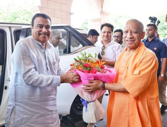 उप्र : सीएम योगी ने केंद्रीय मंत्री नितिन गडकरी का लखनऊ में मुख्यमंत्री आवास पर किया स्वागत उप्र : सीएम योगी ने केंद्रीय मंत्री नितिन गडकरी का लखनऊ में मुख्यमंत्री आवास पर किया स्वागत