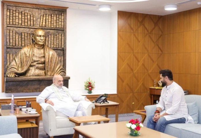 नई दिल्ली : केंद्रीय मंत्री चिराग पासवान ने केंद्रीय गृह मंत्री अमित शाह से की मुलाकात