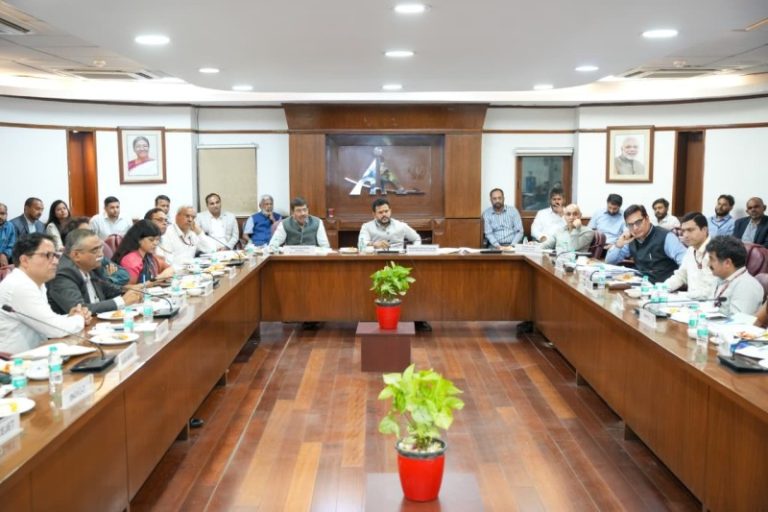 केंद्रीय मंत्री राम मोहन नायडू ने सतत विमानन ईंधन के उपयोग और सीओआरएसआईए के क्रियान्वयन की तैयारियों की समीक्षा की