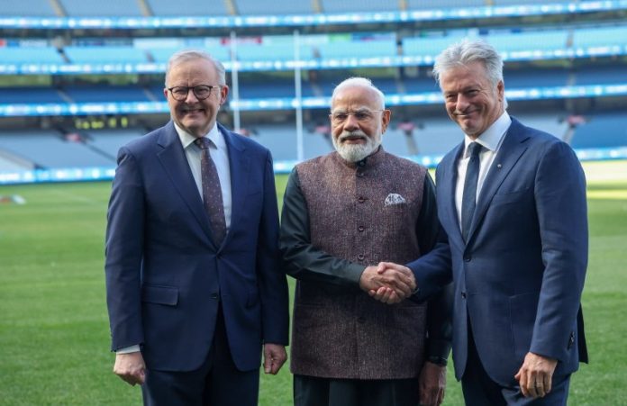 पीएम मोदी ने ऑस्ट्रेलिया के पीएम एंथनी अल्बनीज के साथ मेलबर्न क्रिकेट ग्राउंड का किया दौरा, ऑस्ट्रेलिया के खेल समुदाय से की बातचीत पीएम मोदी ने ऑस्ट्रेलिया के पीएम एंथनी अल्बनीज के साथ मेलबर्न क्रिकेट ग्राउंड का किया दौरा, ऑस्ट्रेलिया के खेल समुदाय से की बातचीत