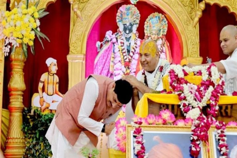 मप्र : संतों की वाणी से बेहतर जीवन का मार्ग प्रशस्त होता है – सीएम डॉ. मोहन यादव
