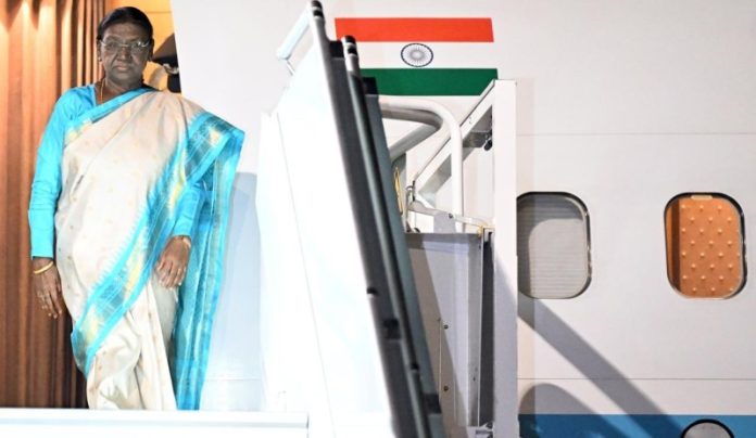 राष्ट्रपति द्रौपदी मुर्मू अपनी तीन देशों की राजकीय यात्रा के दूसरे चरण में नॉर्थ मैसेडोनिया की राजधानी स्कोप्जे पहुंचीं राष्ट्रपति द्रौपदी मुर्मू अपनी तीन देशों की राजकीय यात्रा के दूसरे चरण में नॉर्थ मैसेडोनिया की राजधानी स्कोप्जे पहुंचीं