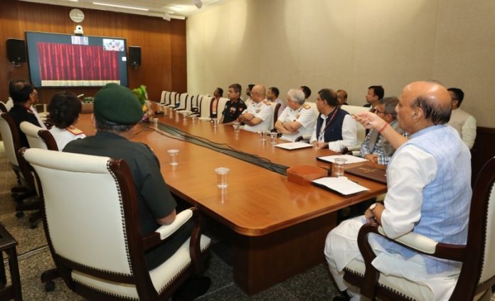 रक्षा मंत्री राजनाथ सिंह ने लखनऊ के कमांड हॉस्पिटल (सेंट्रल कमांड) में मिलिट्री मेडिसिन विभाग का वर्चुअल उद्घाटन किया