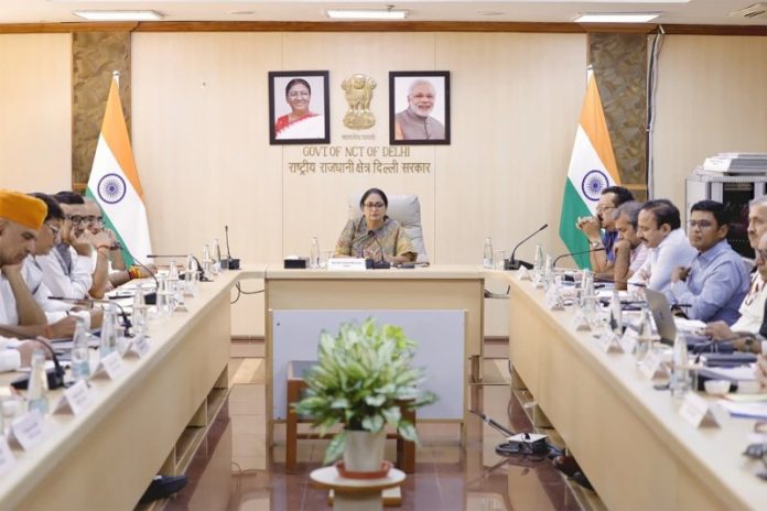 सीएम रेखा गुप्ता ने डीडीसी चेयरमैन एपेक्स कमेटी की बैठक में दिल्ली के विकास कार्यों एवं नागरिक सुविधाओं से जुड़े महत्वपूर्ण विषयों की समीक्षा की