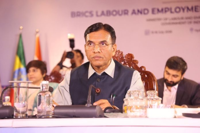 केंद्रीय मंत्री डॉ. मनसुख मांडविया ने हैदराबाद में 12वीं ब्रिक्स श्रम और रोजगार मंत्रियों की बैठक की अध्यक्षता की