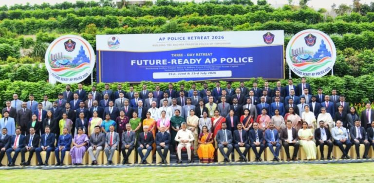 सीएम एन. चंद्रबाबू नायडू ने आंध्र प्रदेश पुलिस कैडर की स्ट्रैटेजिक रिट्रीट में हिस्सा लिया, राज्य भर के आईपीएस अधिकारियों से बातचीत की