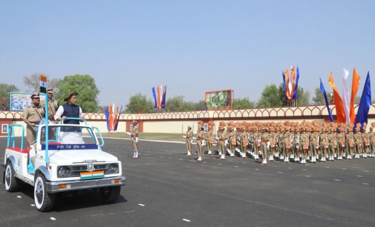 रक्षा मंत्री राजनाथ सिंह ने सीआरपीएफ के स्थापना दिवस पर बहादुर जवानों और उनके परिवारों को बधाई दीं