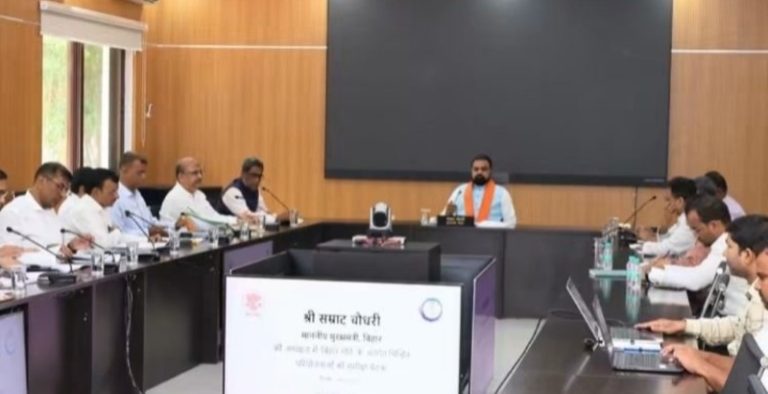 बिहार : सीएम सम्राट चौधरी ने केंद्र प्रायोजित एवं राज्य योजना के अंतर्गत संचालित विकास कार्यों की समीक्षा बैठक की