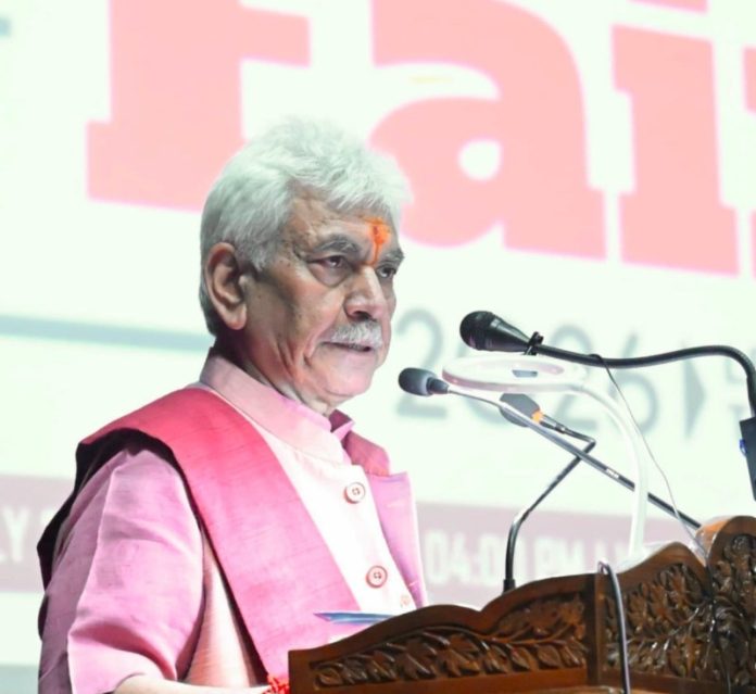 जम्मू-कश्मीर : उपराज्यपाल मनोज सिन्हा ने श्रीनगर के अमर सिंह कॉलेज में आयोजित 77वें राज्य-स्तरीय मेगा जॉब फेयर को किया संबोधित