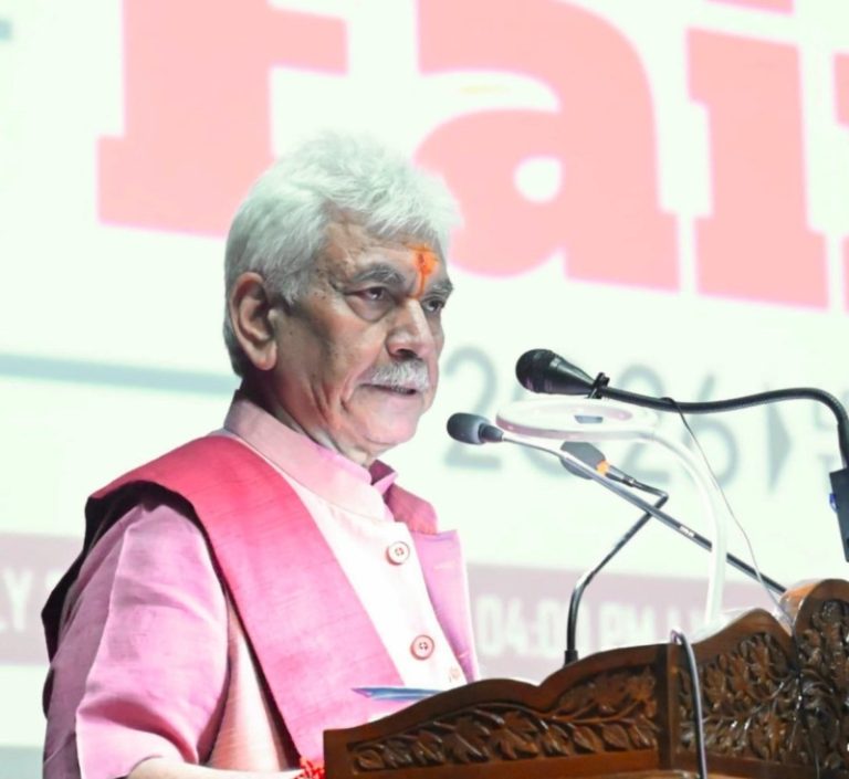 जम्मू-कश्मीर : उपराज्यपाल मनोज सिन्हा ने श्रीनगर के अमर सिंह कॉलेज में आयोजित 77वें राज्य-स्तरीय मेगा जॉब फेयर को किया संबोधित