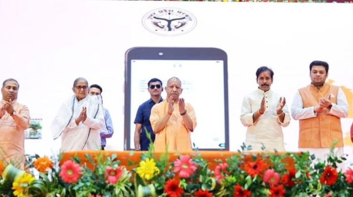 उप्र : सीएम योगी ने वाराणसी से 'मुख्यमंत्री शिक्षक कैशलेस चिकित्सा योजना' का किया शुभारंभ