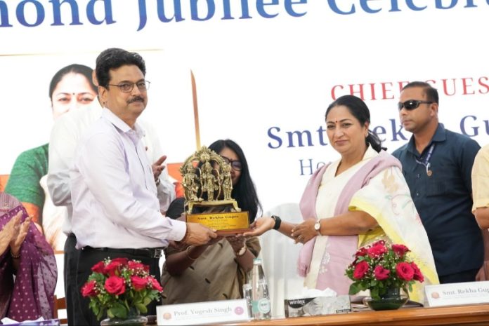 दिल्ली : सीएम रेखा गुप्ता शहीद भगत सिंह कॉलेज के डायमंड जुबली समारोह में हुईं शामिल