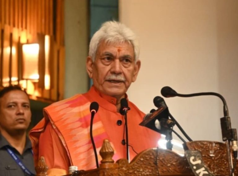 उपराज्यपाल मनोज सिन्हा ने ‘नशा-मुक्त J&K अभियान’ के 100 दिन पूरे होने पर समाज कल्याण विभाग द्वारा आयोजित एक कार्यक्रम को किया संबोधित