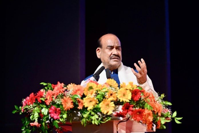 लोकसभा अध्यक्ष ओम बिरला ने पश्चिम बंगाल की 18वीं विधान सभा के सदस्यों के दो दिवसीय प्रबोधन कार्यक्रम के उद्घाटन समारोह को किया संबोधित