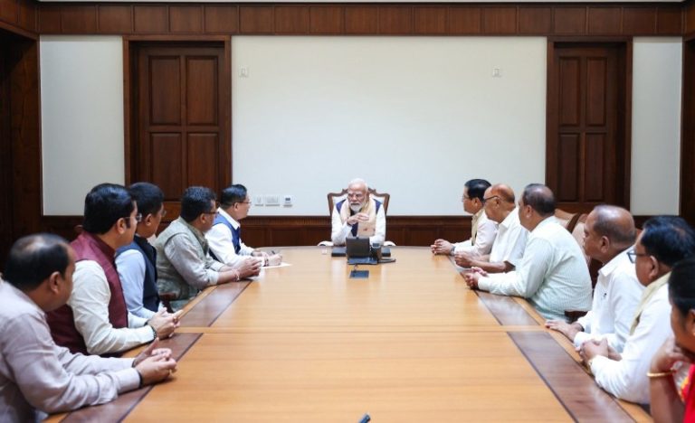 पीएम मोदी ने असम के सांसदों से की मुलाकात, राज्य के अलग-अलग हिस्सों में बाढ़ की मौजूदा स्थिति पर चर्चा की