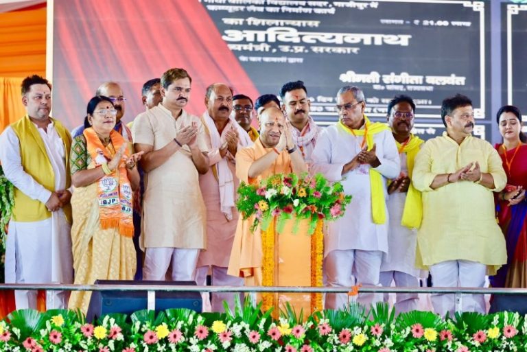 उप्र : सीएम योगी ने गाजीपुर में 692 करोड़ रूपए की 268 विकास परियोजनाओं का लोकार्पण एवं शिलान्यास किया