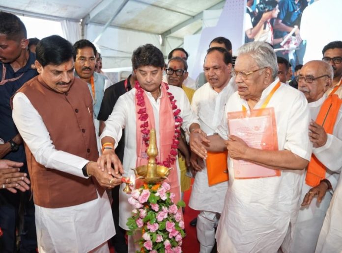 शिवपुरी : सीएम डॉ. मोहन यादव ने ₹2,500 करोड़ की लागत से निर्मित होने वाले अदाणी डिफेंस एंड एयरोस्पेस के मैन्युफैक्चरिंग प्लांट का किया शिलान्यास