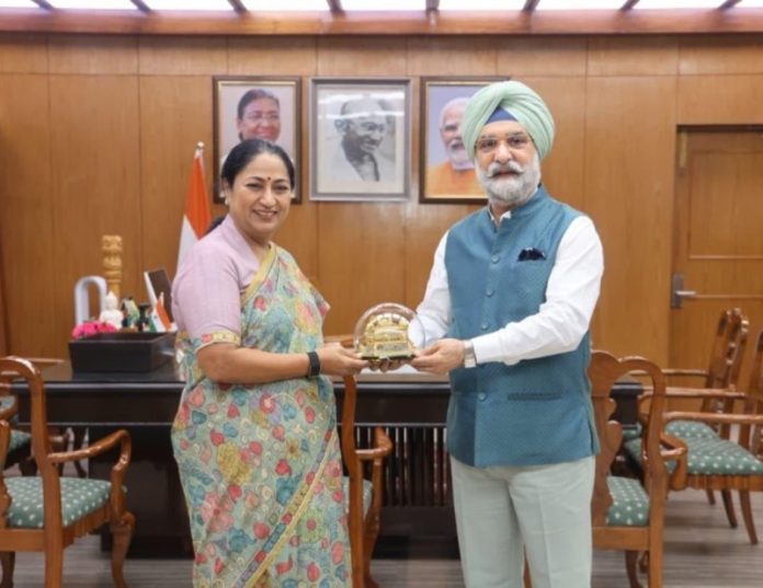 दिल्ली : सीएम रेखा गुप्ता ने उपराज्यपाल तरनजीत सिंह संधू से भेंट की दिल्ली : सीएम रेखा गुप्ता ने उपराज्यपाल तरनजीत सिंह संधू से भेंट की
