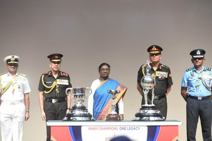 राष्ट्रपति मुर्मू ने डूरंड कप टूर्नामेंट 2026 की ट्रॉफियों का किया अनावरण
