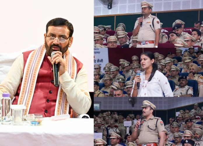 हरियाणा : सीएम नायब सिंह सैनी ‘हरियाणा पुलिस के सभी SHOs के साथ संवाद कार्यक्रम’ में हुए शामिल हरियाणा : सीएम नायब सिंह सैनी ‘हरियाणा पुलिस के सभी SHOs के साथ संवाद कार्यक्रम’ में हुए शामिल