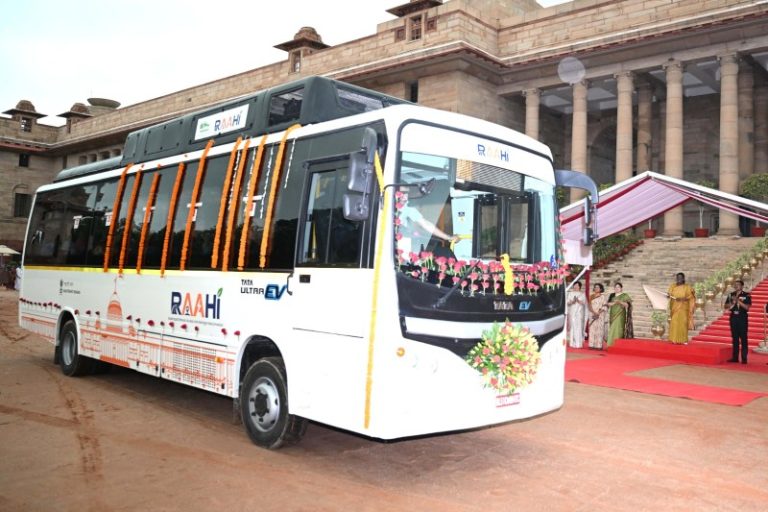 राष्ट्रपति मुर्मू ने अपने कार्यकाल के चार साल पूरे होने पर ‘राही’ नाम की एक फ्री इलेक्ट्रिक बस सेवा शुरू की