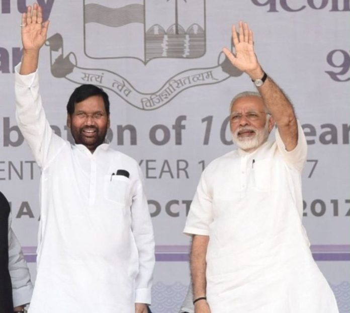 पीएम मोदी ने पूर्व केंद्रीय मंत्री रामविलास पासवान की जयंती पर उन्हें श्रद्धांजलि अर्पित की