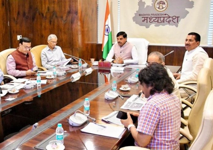 मप्र : सीएम डॉ. मोहन यादव ने मंत्रालय में 'किसान कल्याण वर्ष-2026' के अंतर्गत किसानों के लिए संचालित गतिविधियों की समीक्षा की