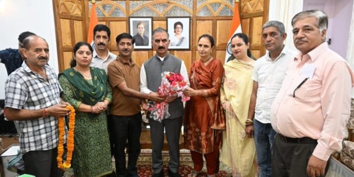 हिमाचल प्रदेश : सीएम सुक्खू से नगर पंचायत भोटा के प्रतिनिधिमंडल ने की भेंट, क्षेत्र के विकास से जुड़े विभिन्न विषयों पर चर्चा की हिमाचल प्रदेश : सीएम सुक्खू से नगर पंचायत भोटा के प्रतिनिधिमंडल ने की भेंट, क्षेत्र के विकास से जुड़े विभिन्न विषयों पर चर्चा की