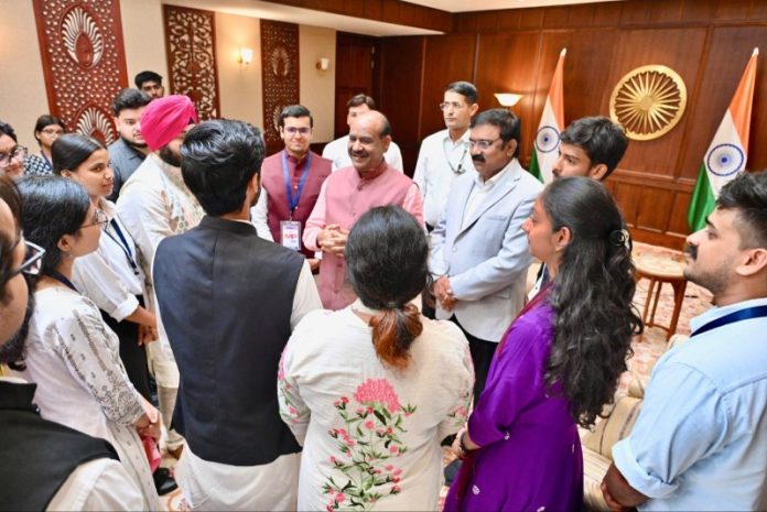 लोकसभा अध्यक्ष ओम बिरला ने एमपी लीड फेलोशिप के 40 प्रतिभागियों से बातचीत की