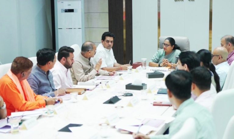 दिल्ली : सीएम रेखा गुप्ता की अध्यक्षता में कांवड़ यात्रा की तैयारियों की समीक्षा के लिए हुई बैठक