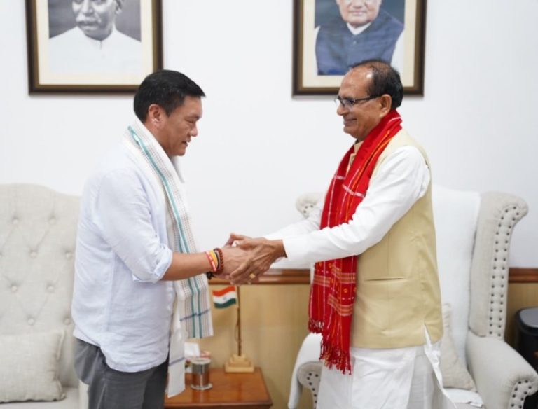 नई दिल्ली : केंद्रीय मंत्री शिवराज सिंह चौहान से अरुणाचल प्रदेश के मुख्यमंत्री पेमा खांडू ने मुलाकात की