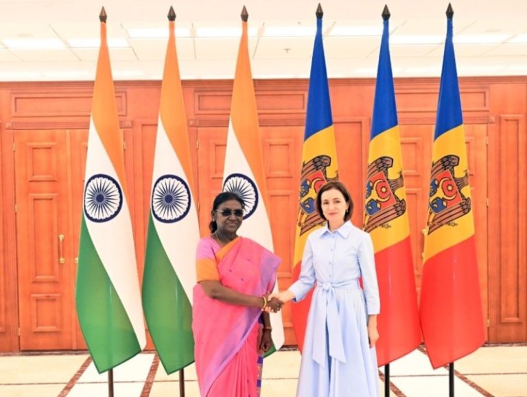 राष्ट्रपति मुर्मू ने चिसीनाउ में मोल्दोवा की राष्ट्रपति मैया सैंडू के साथ द्विपक्षीय बातचीत की