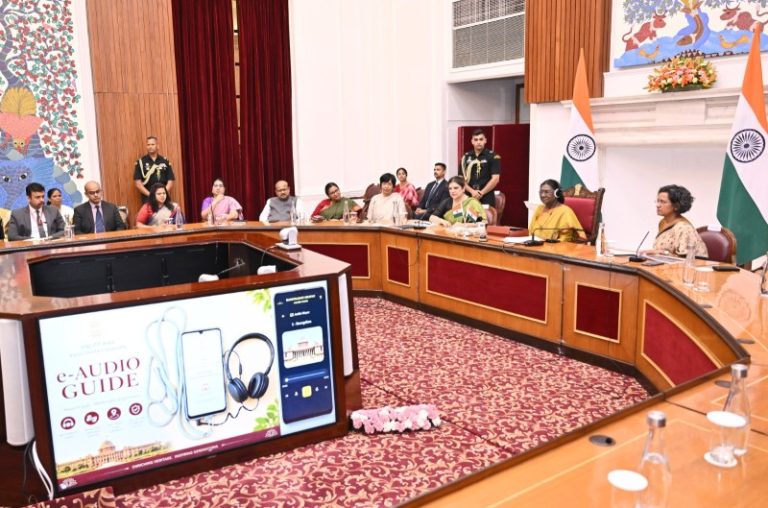 राष्ट्रपति मुर्मू ने राष्ट्रपति पद पर चार वर्ष पूर्ण होने के अवसर पर ई-ऑडियो गाइड का शुभारंभ किया