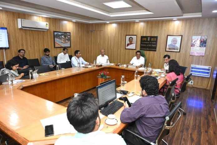 केंद्रीय जल शक्ति मंत्री सीआर पाटिल ने नई दिल्ली में जल जीवन मिशन की प्रगति की समीक्षा की केंद्रीय जल शक्ति मंत्री सीआर पाटिल ने नई दिल्ली में जल जीवन मिशन की प्रगति की समीक्षा की