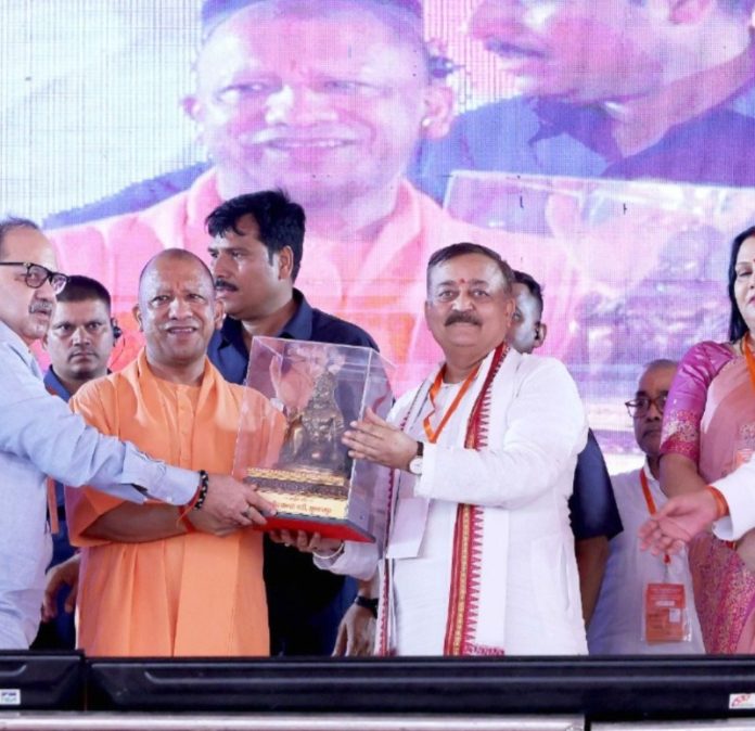 उप्र : सीएम योगी ने सुलतानपुर में 819 करोड़ रूपए से अधिक की लागत से 99 विकास परियोजनाओं का लोकार्पण और शिलान्यास किया