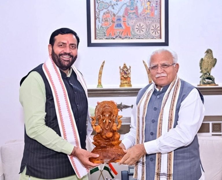 हरियाणा के सीएम नायब सिंह सैनी ने केंद्रीय मंत्री मनोहर लाल से की मुलाकात