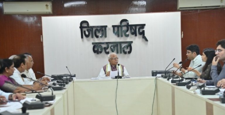 करनाल : केंद्रीय मंत्री मनोहर लाल जिला परिषद कार्यालय में करनाल लोकसभा क्षेत्र के विकास कार्यों की विस्तृत समीक्षा बैठक में हुए शामिल