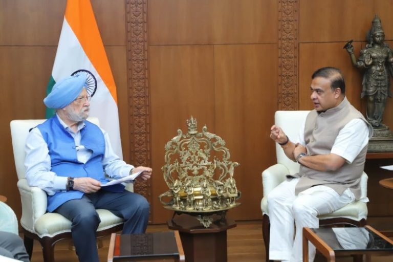 नई दिल्ली : असम के मुख्यमंत्री हिमंत बिस्वा सरमा ने केंद्रीय मंत्री हरदीप सिंह पुरी से मुलाकात की