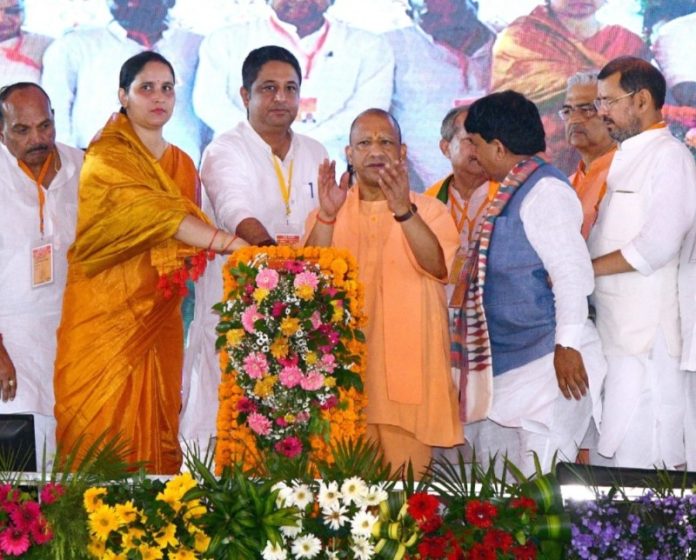 उप्र : सीएम योगी ने बिजनौर में 1,003 करोड़ रूपए से अधिक लागत की 76 विकास परियोजनाओं का किया लोकार्पण और शिलान्यास